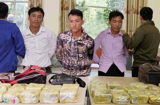 Cảnh sát mai phục, bắt nhóm vận chuyển thuê 25 kg ma túy lấy hơn 200 triệu