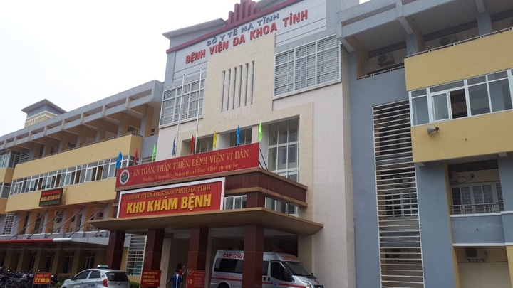 Đang nằm trên bàn chờ sinh, sản phụ và thai nhi bất ngờ tử vong