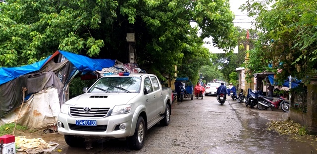 Phát hiện thi thể người phụ nữ dưới gốc cây bồ đề, bên cạnh can xăng