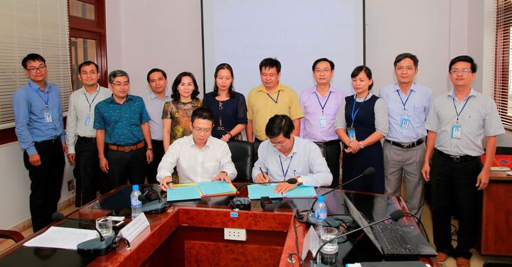 ĐH Công nghiệp Thực phẩm TP.HCM và HV Khoa học-Công nghệ ký kết thỏa thuận hợp tác