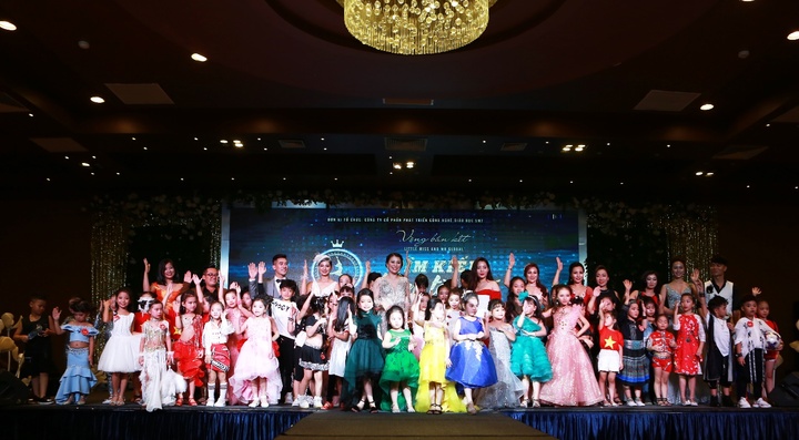Không khí sôi động và rực rỡ sắc màu trong đêm bán kết Tìm Kiếm Thiên Tài Nhí 2018