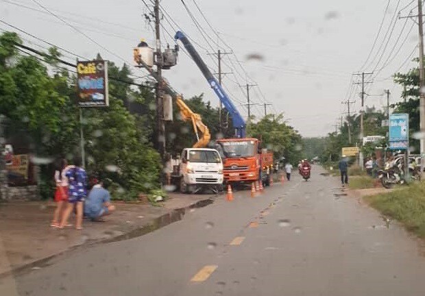 Hai người trọng thương, 4 xe máy cháy rụi vì bình điện bất ngờ phát nổ