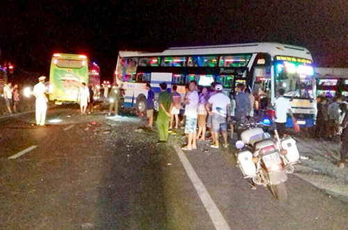 Khánh Hòa: 3 ôtô khách đâm liên hoàn, hai người tử vong