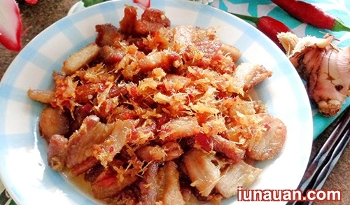 Tuyệt chiêu làm thịt ba chỉ kho riềng thơm cay ngon tuyệt