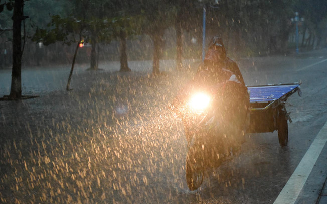 Tin bão số 3 mới nhất: Tâm bão ở vùng biển Thanh Hóa - Quảng Bình, gió giật cấp 11