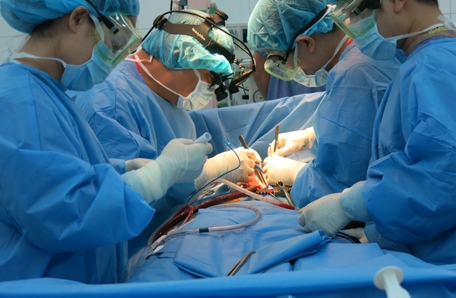 Tin tức đời sống mới nhất ngày 20/7/2018: 10 miếng dăm gỗ kẹt trong hốc mắt người đàn ông