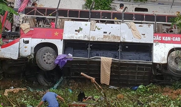 Vụ xe khách lao xuống vực ở Cao Bằng: Cháu bé 11 tuổi sống lại kỳ diệu