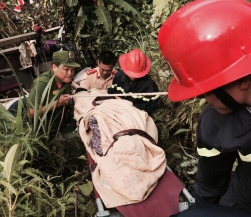 Nhân chứng vụ xe lao xuống vực ở Cao Bằng: Hành khách bị rơi ra ngoài nằm la liệt kêu khóc
