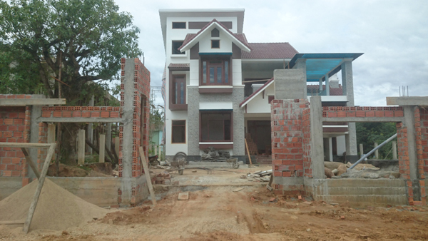 Vợ trưởng công an huyện xây nhà trái phép trên đất nông nghiệp