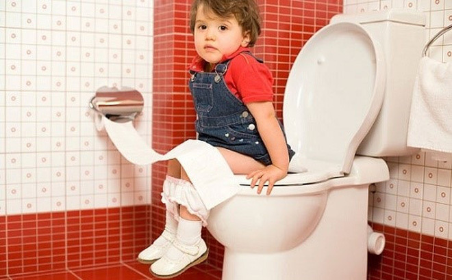 Trẻ bị táo bón kéo dài là vì sao?