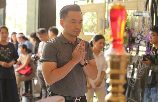 Đồng nghiệp nghẹn ngào trong lễ viếng nghệ sĩ ưu tú Thanh Hoàng