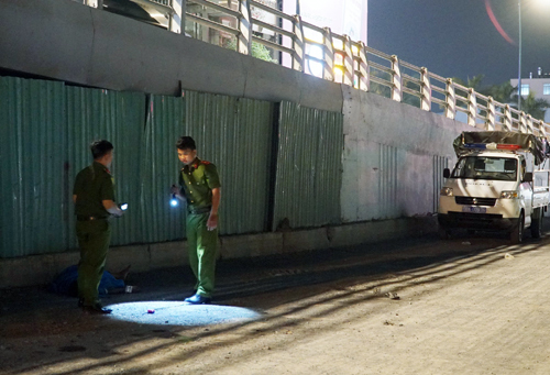 Người đàn ông rơi khỏi cầu vượt ở Sài Gòn tử vong