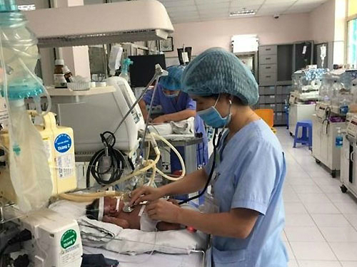 Nghe lời 'thầy bói', thai nhi sinh non bị suy hô hấp