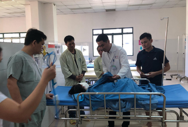 Vụ tai nạn 13 người chết ở Quảng Nam: Dốc hết sức cứu chữa các nạn nhân