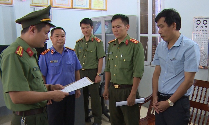 Sơn La: Vì sao Phó Hiệu trưởng mảng cơ sở vật chất lại đi chấm thi trắc nghiệm?