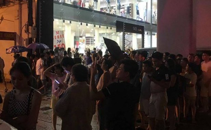 Trời mưa như trút vẫn không ngăn được 2 vụ hỏa hoạn lớn ở Hà Nội