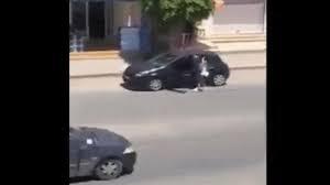 Video: Mải mê sống ảo bên chiếc ô tô cô gái nhận cái kết 