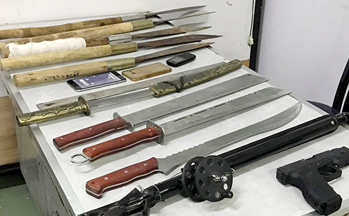 Cảnh sát 113 nổ súng trấn áp hơn 60 người mang 