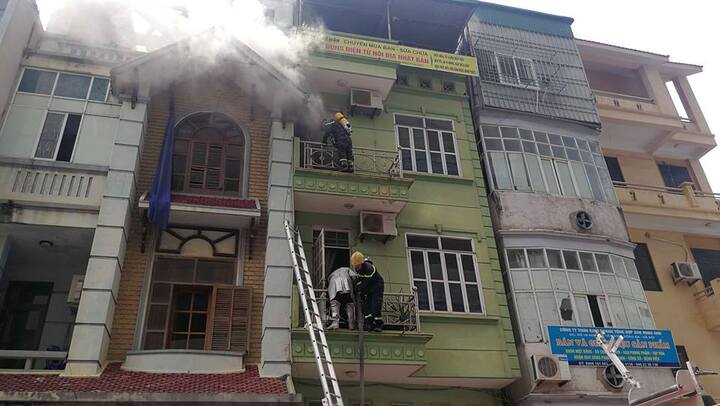Tin tức thời sự 24h mới nhất ngày 4/8/2018: Ngôi nhà 5 tầng tại Hà Nội bốc cháy dữ dội