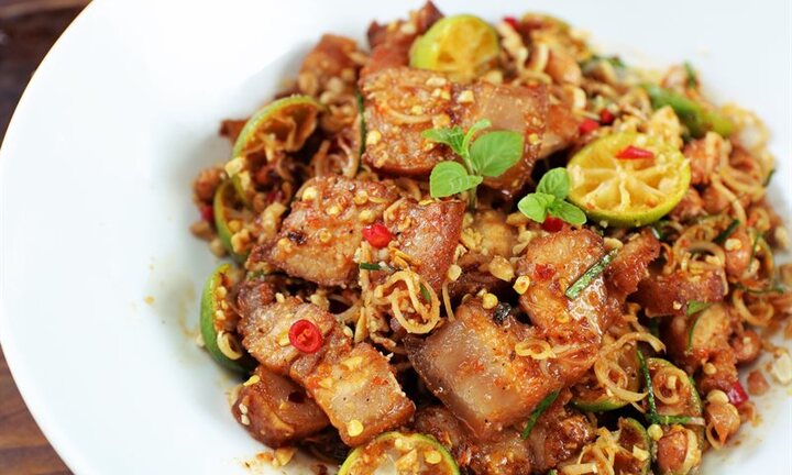 Bí quyết làm thịt ba chỉ lắc xả ớt ngon xuất sắc