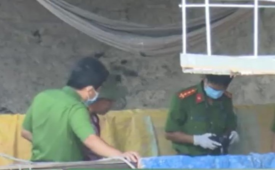 Đi bán vé số về, chồng phát hiện vợ tử vong trên ghe trong tư thế 2 tay bị trói