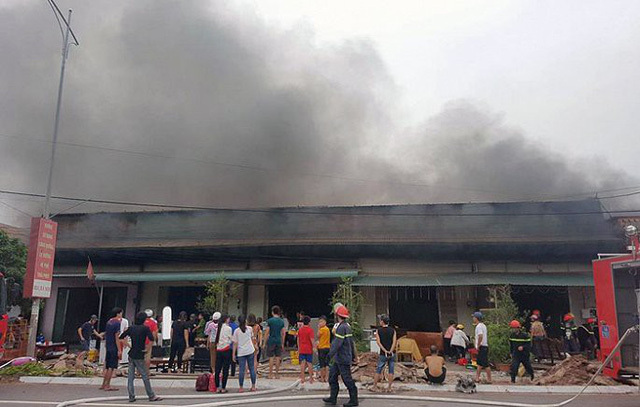 Hỏa hoạn kinh hoàng thiêu rụi 5 quán karaoke tại TP Móng Cái