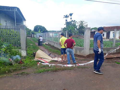 Đắk Lắk: Phát hiện thi thể 2 thanh niên chết bất thường bên đường