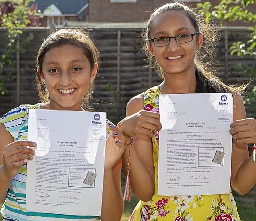 Bí quyết học của cặp song sinh trong top 1% những người thông minh nhất thế giới