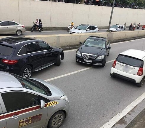 Chủ xe Mercedes biển 