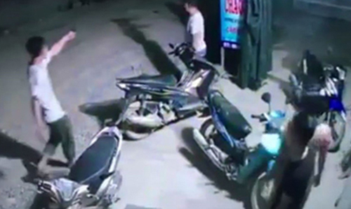 Tin tức pháp luật mới nhất ngày 9/8/2018: Trưởng công an xã nổ súng bị phạt 3 triệu đồng