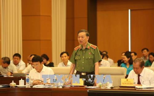 Bộ trưởng Tô Lâm trả lời về cấp biển xanh cho doanh nghiệp và tình trạng xâm hại trẻ em