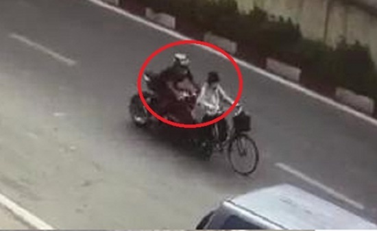Nhân chứng kể lại phút kinh hoàng xe phân khối lớn tông gục cụ bà rồi bỏ trốn