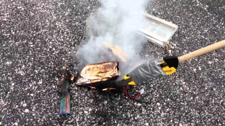 Video: Nguy hiểm từ những viên pin cũ và cách xử lý đúng đắn cho mỗi gia đình