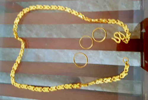 Tiểu thương nhặt được 1,3 cây vàng ở giữa chợ