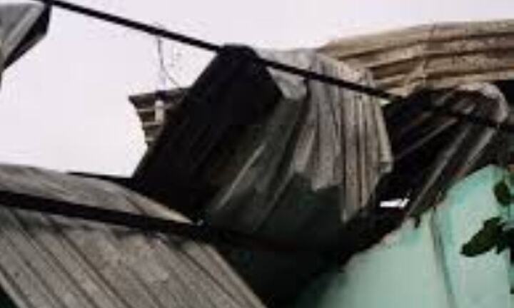 Cà Mau: Giông lốc kinh hoàng cuốn văng tường nhà, đè hai bà cháu tử vong