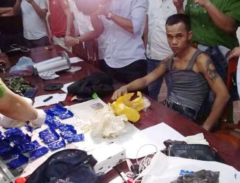 Cảnh sát truy đuổi 20 km, bắt thanh niên vận chuyển ma túy như phim