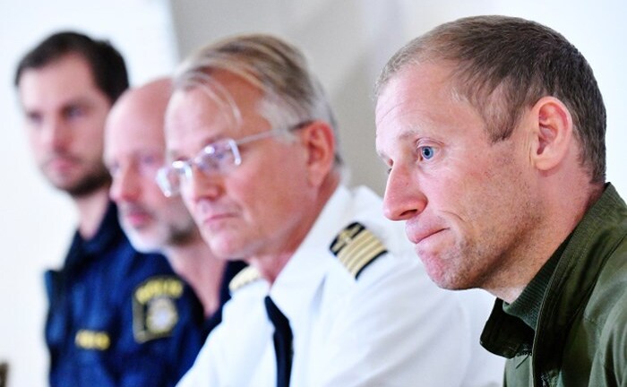 Đâm phải chim, máy bay chiến đấu rơi, phi công may mắn bật dù thoát ra ngoài