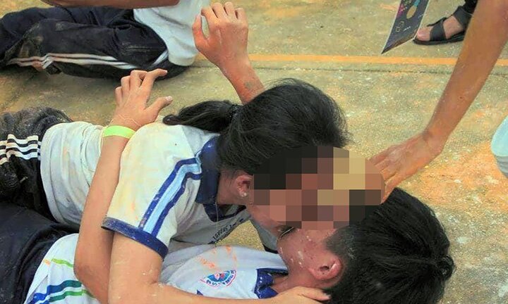 Học sinh chơi trò chơi