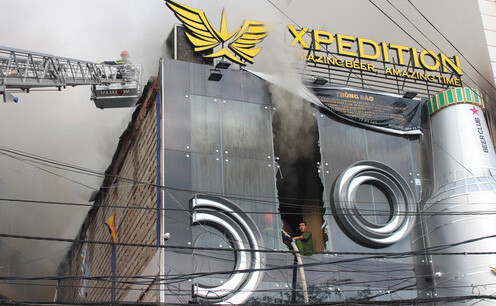 Cháy quán bia giữa trung tâm Đà Lạt, nhiều du khách hoảng loạn