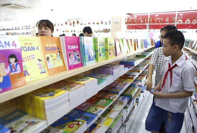 Trăn trở của phụ huynh về nhiều cuốn sách giáo khoa chỉ dùng 1 lần gây lãng phí