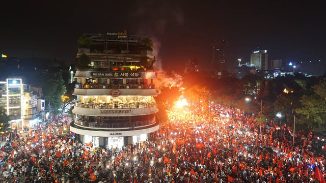 Trước trận Việt Nam - Hàn Quốc, Hà Nội hạn chế xe khách vào trung tâm để tránh ùn tắc