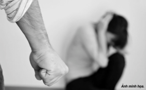 Tìm về tình cũ vì không chịu nổi người chồng bạo lực