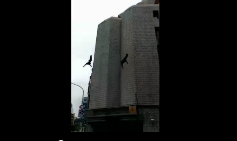 Video: Đặc nhiệm bất ngờ ngã lao đầu từ tầng 6 xuống đất bất tỉnh