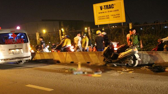 Người dân truy đuổi xe đầu kéo tông chết rồi người bỏ chạy