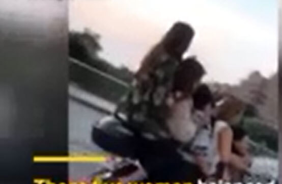 Choáng với clip nữ sinh cấp 2 “cân 5” lao vun vút trên đường