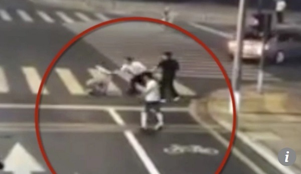 Trung Quốc: Án mạng thương tâm sau vụ va chạm giao thông và tranh cãi về tự vệ chính đáng