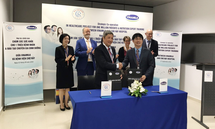 Vinamilk – Bệnh viện Chợ Rẫy ký kết hợp tác chiến lược nâng tầm Quốc tế