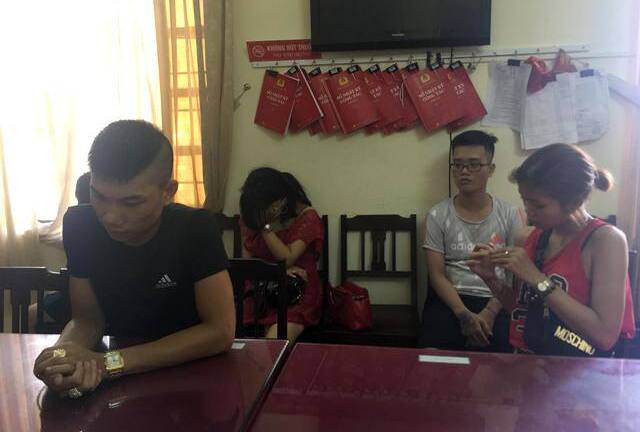 Huế: Phát hiện hơn 20 nam nam nữ 