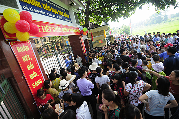 Hà Nội: Sẽ  trả lại tiền cho phụ huynh nếu trường tiểu học Sơn Đồng thu sai