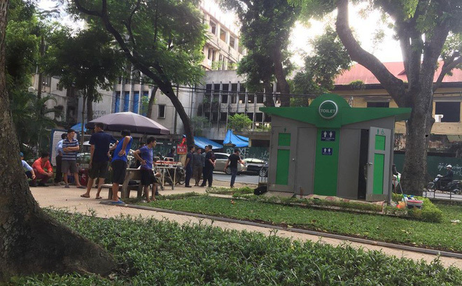 Hà Nội: Phát hiện thi thể nam thanh niên trong nhà vệ sinh công cộng